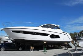 AZIMUT 43 HT  2017  length 13.86  price 495,000 €
